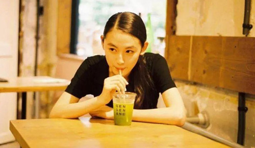 發(fā)朋友圈曬喝奶茶的短句，喝奶茶發(fā)朋友圈的句子
